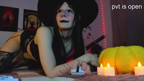 Eva online show from 10-31-25, 11:28