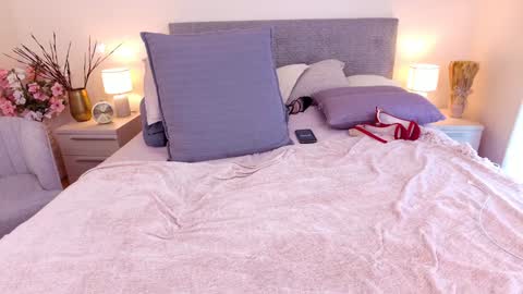 Helena online show from 02-04-25, 02:53