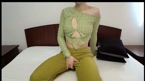 Snapshot of yourbaby85 chatting on 10-19-25, 10:16 Jo online show from 10-19-25, 10:16