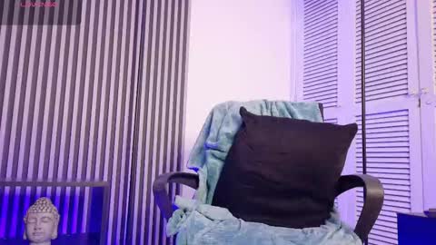 Selena online show from 11-23-25, 10:04