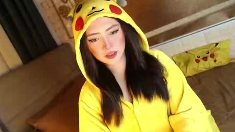 Snapshot of yourdevilsweettsx chatting on 10-19-25, 10:38 JEN  online show from 10-19-25, 10:38