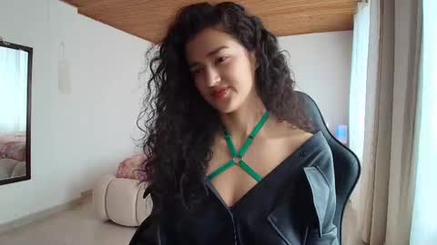 yourdreamgirl2025 online show from 10-29-25, 02:08