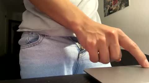 Snapshot of yourguuy21 chatting on 11-22-25, 08:24 yourguuy21 online show from 11-22-25, 08:24