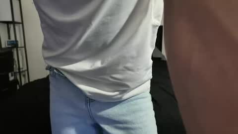 Snapshot of yourguuy21 chatting on 12-14-25, 02:39 yourguuy21 online show from 12-14-25, 02:39