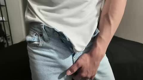 Snapshot of yourguuy21 chatting on 12-19-25, 08:32 yourguuy21 online show from 12-19-25, 08:32