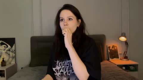 Snapshot of yourher0in chatting on 02-22-25, 01:13 Aida online show from 02-22-25, 01:13