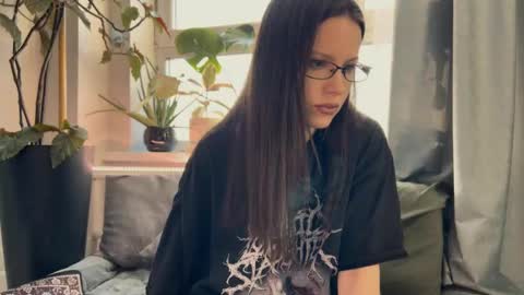 Snapshot of yourher0in chatting on 03-03-25, 10:17 Aida online show from 03-03-25, 10:17