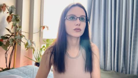 Snapshot of yourher0in chatting on 03-05-25, 09:16 Aida online show from 03-05-25, 09:16