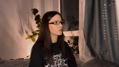 Snapshot of yourher0in chatting on 03-11-25, 06:52 Aida online show from 03-11-25, 06:52