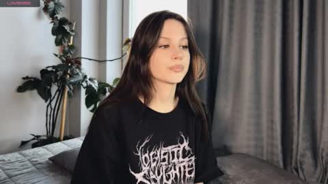 Snapshot of yourher0in chatting on 03-12-25, 12:15 Aida online show from 03-12-25, 12:15