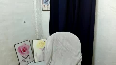 Regine online show from 09-30-25, 03:22