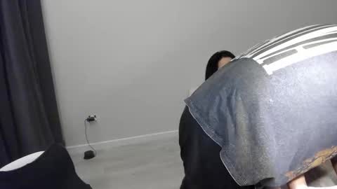 Snapshot of yourlovelyjenny chatting on 10-12-25, 01:10 AJ online show from 10-12-25, 01:10