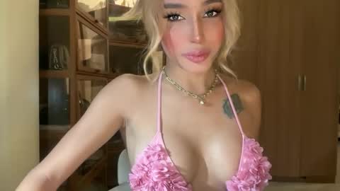 Pearl online show from 10-05-25, 03:38