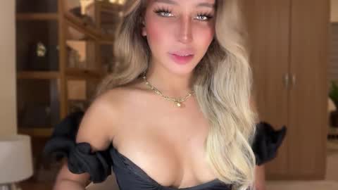 Snapshot of yourlovingpearlita1000 chatting on 02-27-26, 11:54 Pearl online show from 02-27-26, 11:54