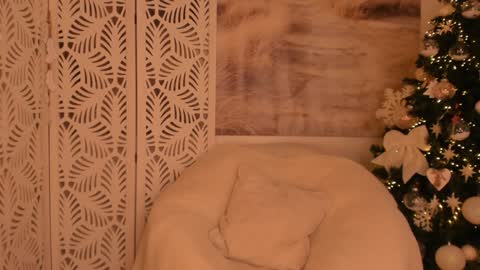 Snapshot of yourmidnightcoffee chatting on 12-14-24, 11:12 Sarah online show from 12-14-24, 11:12