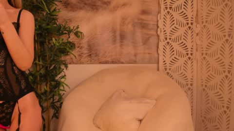 Snapshot of yourmidnightcoffee chatting on 03-07-25, 02:15 Sarah online show from 03-07-25, 02:15