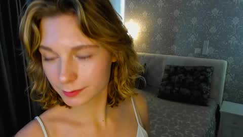 Snapshot of yourmuseee chatting on 02-03-26, 12:43 Sonya online show from 02-03-26, 12:43