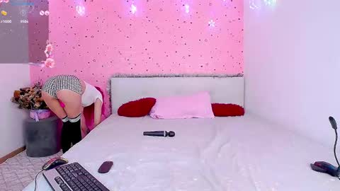 Snapshot of yours_lisa chatting on 12-19-24, 08:02      online show from 12-19-24, 08:02