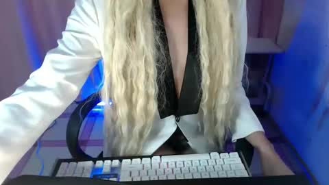 Snapshot of yoursweet_sandra chatting on 10-08-25, 05:21 MYSTERIOUS QUEEN online show from 10-08-25, 05:21