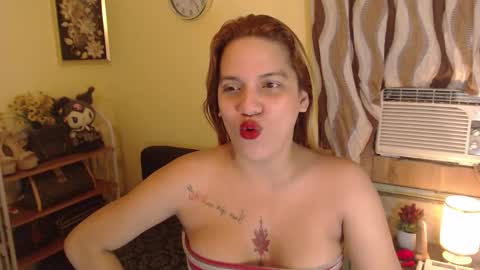 Snapshot of yoursweetangelxxx chatting on 10-11-25, 04:38 YourDreamgirl  online show from 10-11-25, 04:38