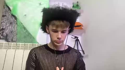 yoursweetyguy online show from 10-29-25, 04:42