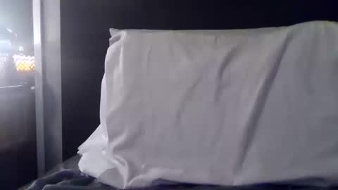 Snapshot of yslriver chatting on 10-16-25, 08:43 yslriver online show from 10-16-25, 08:43