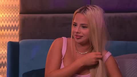 Foxie online show from 09-25-25, 03:43