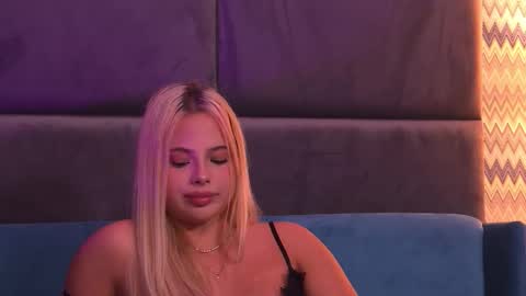 Foxie online show from 09-29-25, 03:22