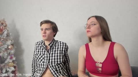 Snapshot of yueslang chatting on 12-30-24, 08:04 Yue Lang and Samm online show from 12-30-24, 08:04