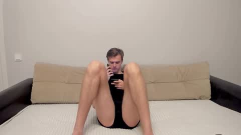 Snapshot of yueslang chatting on 10-02-25, 06:15 Yue Lang and Samm online show from 10-02-25, 06:15