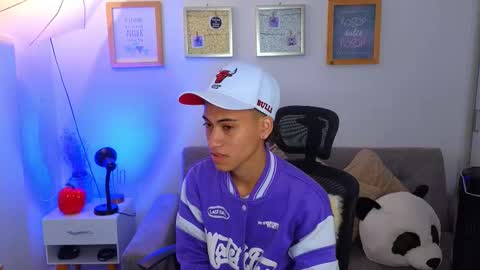 yulian_vasquez online show from 11-11-25, 12:16
