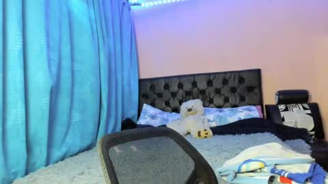 Snapshot of yulico chatting on 01-08-25, 03:50 emmy online show from 01-08-25, 03:50