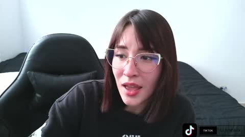 Yulienne online show from 10-06-25, 09:23