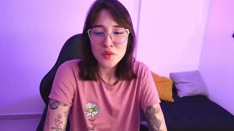 Yulienne online show from 11-20-25, 03:39