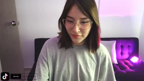 Yulienne online show from 11-23-25, 12:43