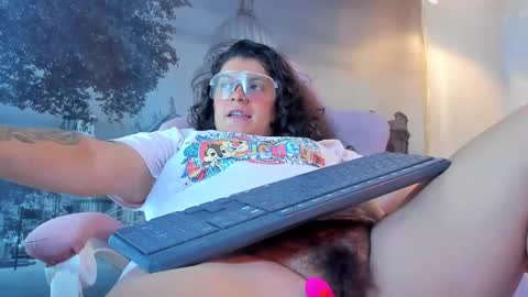 Snowflake online show from 09-26-25, 03:54