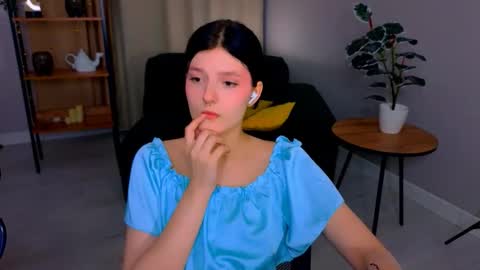 Yumi online show from 03-19-26, 01:59