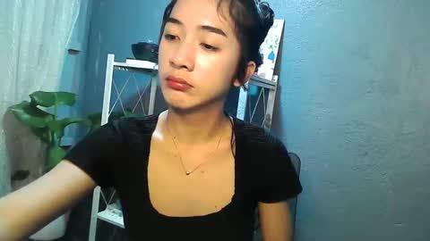 yumi_18 online show from 11-27-25, 08:27