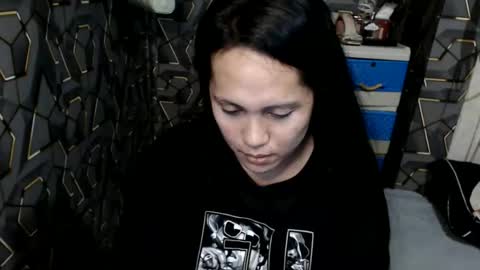 yumi online show from 11-23-25, 02:39