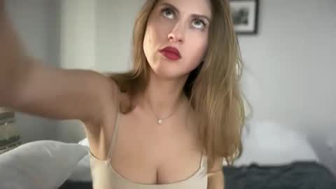 yumiandwolf online show from 01-07-25, 07:49