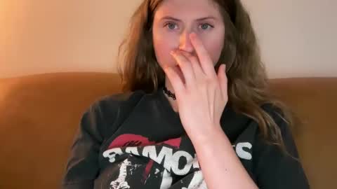 yumiandwolf online show from 09-11-25, 03:50