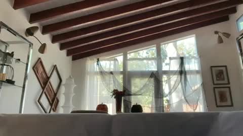 yumiandwolf online show from 10-06-25, 09:56