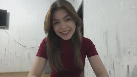 Snapshot of yummy_chica chatting on 10-24-25, 10:39 yummy_chica online show from 10-24-25, 10:39