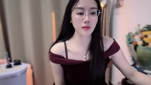 YunEr online show from 11-21-25, 02:49