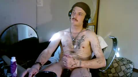 Snapshot of yung_kye chatting on 11-18-25, 11:15 YUNG kye online show from 11-18-25, 11:15