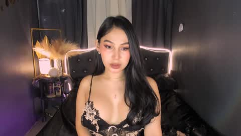 Snapshot of yuriefoster chatting on 12-17-24, 03:50 Yurie online show from 12-17-24, 03:50
