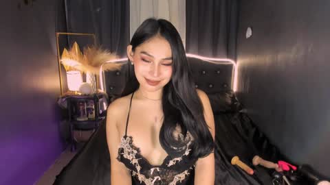 Snapshot of yuriefoster chatting on 12-18-24, 04:09 Yurie online show from 12-18-24, 04:09