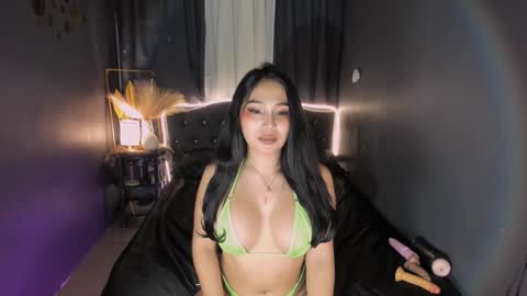 Snapshot of yuriefoster chatting on 01-07-25, 12:45 Yurie online show from 01-07-25, 12:45