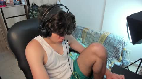 Snapshot of yurii_moody chatting on 10-20-25, 05:57 yurii_moody online show from 10-20-25, 05:57