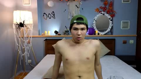 Snapshot of yuvibe chatting on 10-31-25, 02:18 Yu online show from 10-31-25, 02:18